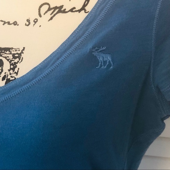 Abercrombie and Fitch Blue V Neck Shirt Size M - Picture 3 of 4